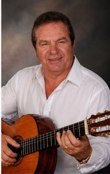 Estúdio — camisa branca