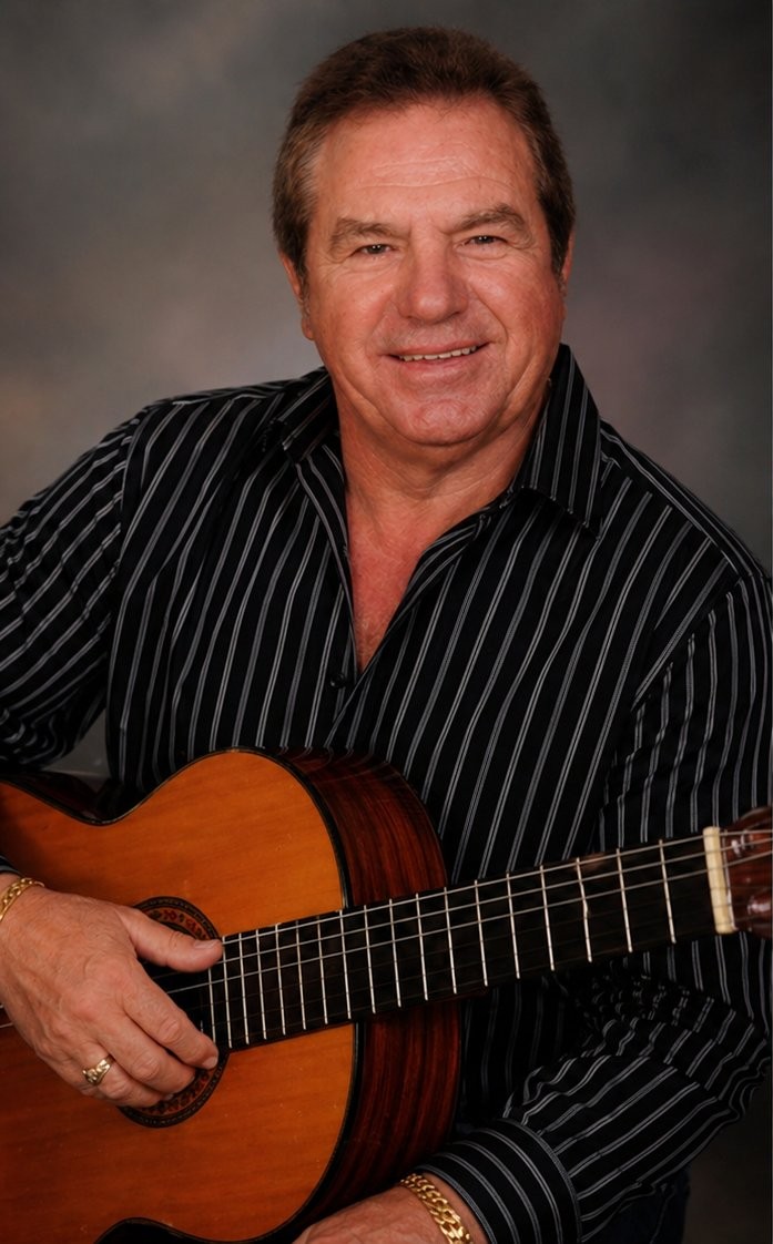 Manuel Andrade com a sua guitarra clássica